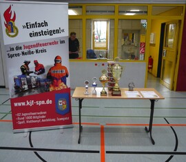 Die Pokale kurz vor der Siegerehrung