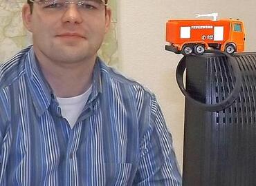Feuerwehr auch am Arbeitsplatz: Der amtierende Kreisjugendfeuerwehrwart Robert Buder arbeitet als Sachbearbeiter Zivilschutz in der Kreisverwaltung Spree-Neiße.