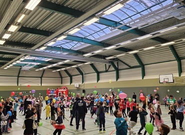 buntes Treiben beim Kindertobetag