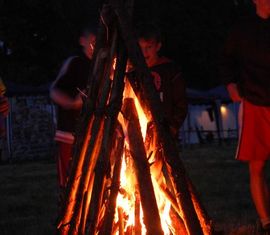 Lagerfeuer auf dem Zeltplatz