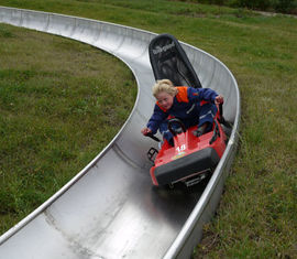 Zu Belohnung ging es auf die Sommerrodelbahn im Erlebnispark Teichland.