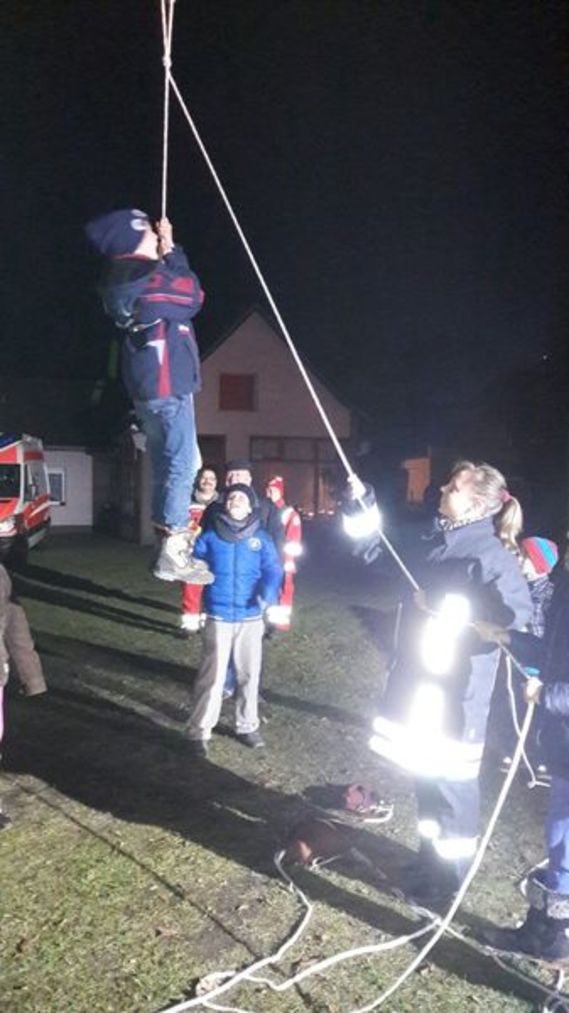 Der selbstgebundene Rettungsknoten wurde ausprobiert.