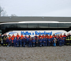Gruppenbild vor dem Reisebus