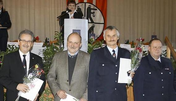 Auch Harald Altekrüger, Manfred Dommaschke, Reimund Schwarze sowie Bernd Zill aus Drebkau erhielten die Medaille für 40-jährige Mitgliedschaft bei der Freiwilligen Feuerwehr.