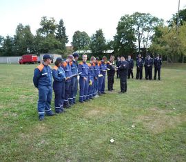 Auszeichung mit der Leistungsspange durch den Abnahmeberechtigten der Deutschen Jugendfeuerwehr - Peter Schützke