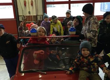 Ein nicht ganz alltägliches Fahrzeug fand große Begeisterung bei allen Kindern.