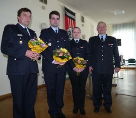 Der neue Vorstand v.l. Karlheinz Krause, Melanie Schimmack, Robert Buder mit Dr. Wilfried Britze