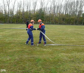 Schnelles kuppeln hieß es für die Peitzer während der Schnelligkeitsübung um eine Schlauchleistung Fehlerfrei aufzubauen