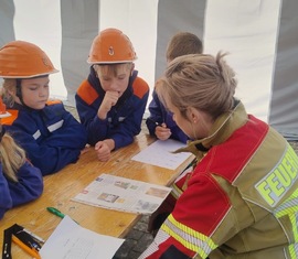 Wissensfragen waren ein Bestandteil der Abnahme der Kinder- und Jugendflamme im Amt Peitz