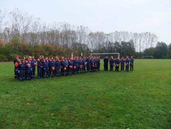 Antreten der Gruppen zur Eröffnung der Abnahme der Leistungsspange