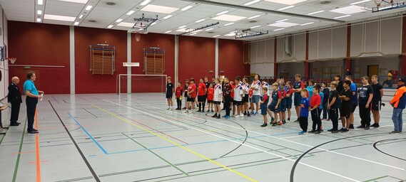 Eröffnung durch unseren stellv. Kreis&shy;jugend&shy;feuerwehrwart Frank Kalisch und Verantwortlichen für das Turnier Mathias Tannert