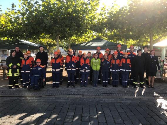 Gruppenbild der Teilnehmer am 1. Forster Blaulichttag