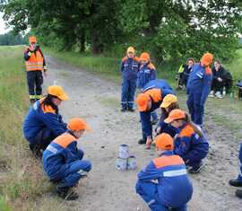Das Dosenstapeln erfordert der viel Teamgeist und Absprache innerhalb der Gruppe