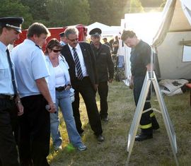 Rundgang der Ehrengäste, hier am Zelt der JF Neuhausen