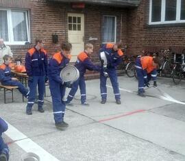 Die Jugendfeuerwehr Drebkau beim Schlauchkegeln