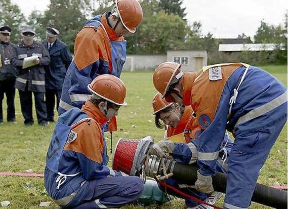 Bei der Prüfung zur Jugendfeuerwehr in Casel.