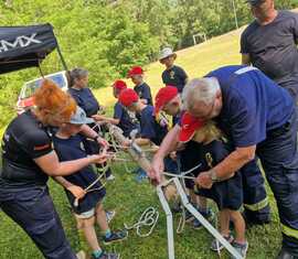Station Stiche und Bunde bei der Lagerolympiade
