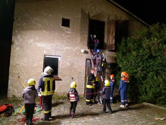 Rettung einer Person über tragbare Leitern