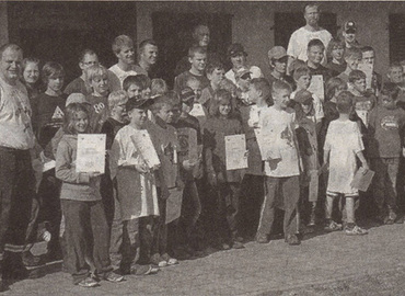 Gruppenfoto der Jugendfeuerwehr Guben, Jugendfeuerwehr Bresinchen und der Wasserwacht Guben.