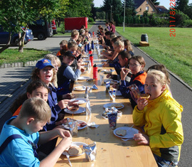 Alle Teilnehmer beim gemeinsamen Frühstücken