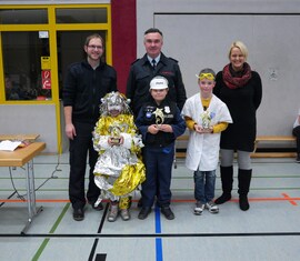 Die drei Gewinner des Bewerbes "Wer hat das schönes Kostüm".