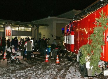 Gemütlich war die Atmosphäre auf dem Hof des Brand- und Katastrophenschutzzentrums in der Cottbuser Straße.