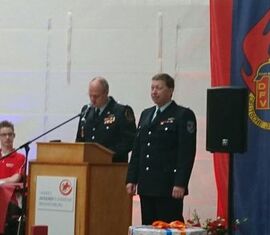 Thomas Nothnick bei der Ernennung zum Fachbereichsleiter Wettbewerbe der Landesjugendfeuerwehr Brandenburg durch stellv. Landesjugendfeuerwehrwart Jan von Bergen.