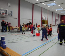 Spielen, Toben, Spaß haben war in der großen Mehrzweckhalle für alle möglich.