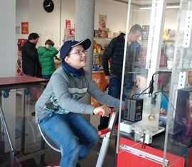 Strom mit dem Fahrrad erzeugen, ganz schön anstrengend.