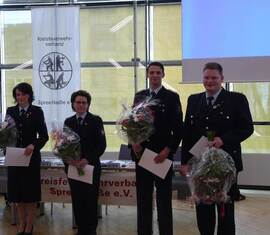 Ausgezeichnet mit dem Ehrenzeichen des Kreis&shy;feuerwehr&shy;verbandes Spree-Neiße e.V.: Kerstin Dreßler, Silke Marrack, Marcel Höer und Stefan Labahn.