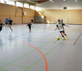 4. Hallenfußballturnier der Kreis­jugend­feuerwehr Spree-Neiße in der Turnhalle der Peitzer Oberschule