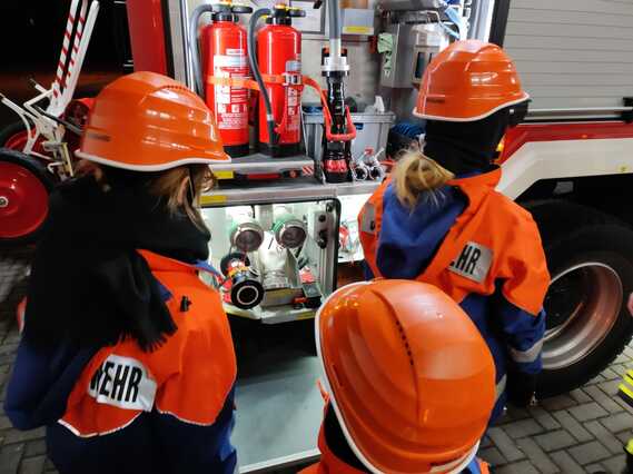 Berufsfeuerwehrtag bei der Jugendfeuerwehr in Sergen