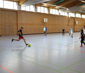 4. Hallenfußballturnier der Kreis­jugend­feuerwehr Spree-Neiße in der Turnhalle der Peitzer Oberschule