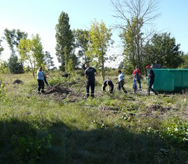 Auch Reste vergangener Pflegeaktionen konnten durch die freundliche Unterstützung des Biomassehofes Wonneberger in einem großen Container umgelagert werden.
