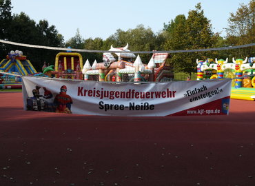 Kindertobetag der Kreis&shy;jugend&shy;feuerwehr Spree-Neiße im Jahr 2020 unter dem Motto Hüpfburgentag