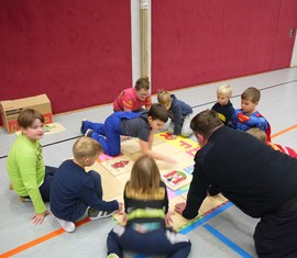 Spielen, Toben, Spaß haben war in der großen Mehrzweckhalle für alle möglich.