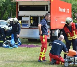 Vorführung eine Gefahrgutübung durch die Freiwillige Feuerwehr Forst (Lausitz), Vorbereitung der Personenrettung