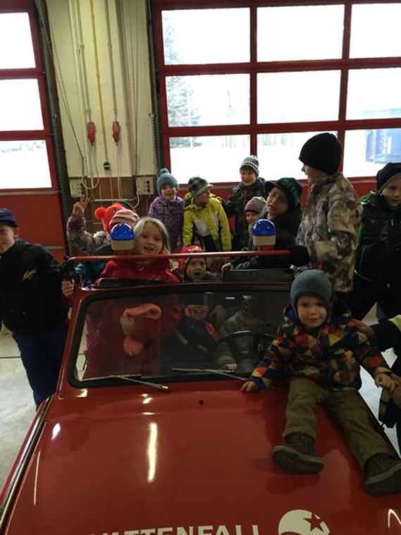 Ein nicht ganz alltägliches Fahrzeug fand große Begeisterung bei allen Kindern.