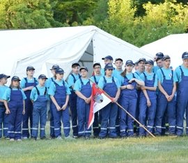 Jugendlagerteilnehmer bei der Eröffnung des Kreisjugendlagers