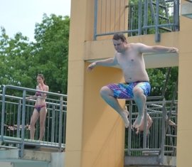 Arschbombenwettbewerb im Forster Freibad