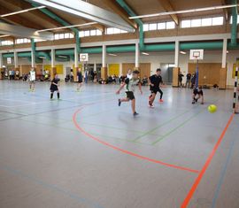 4. Hallenfußballturnier der Kreis­jugend­feuerwehr Spree-Neiße in der Turnhalle der Peitzer Oberschule
