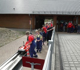 Anstehen an der Sommerrodelbahn, hier war der Andrang sehr groß