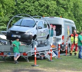 Im Überschlagssimulator der Verkehrswacht Cottbus konnte man erleben wie es sich anfühlt wenn man sich mich einem PKW überschlägt