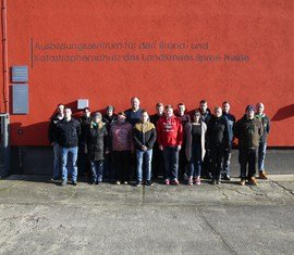Die Teilnehmer des ersten JuLeiCa Teil 1 Seminares der Landesjugendfeuerwehr Brandenburg auf Ebene des Landkreises Spree-Neiße.