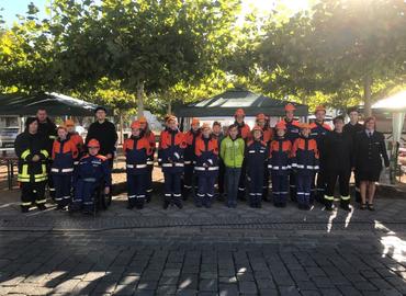 Gruppenbild der Teilnehmer am 1. Forster Blaulichttag