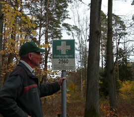 Rettungspunkte, ein dichtes Netz von festgelegten Punkten in Wäldern, welche das finden eine Unfallstelle den Rettungskräften vereinfacht