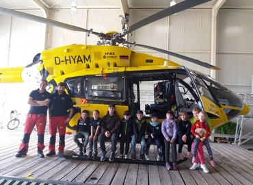 Die Kids hatten viel Spaß beim Besuch des Rettungshubschraubers
