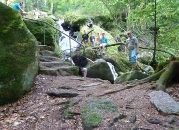 Die Jugendfeuerwehr Wolfshain bei der Wanderung zu den
