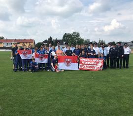 Gruppenfoto der Wolfshainer und Trebendorfer Gruppen, gemeinsam mit dem Vorsitzenden des KFV Kamerad Buder und dem stellv. Kreis­jugend­feuerwehrwart Kamerad Kothe