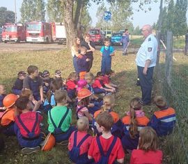 Jährliche Pflegeaktion am Ehrenhain Neuendorf.